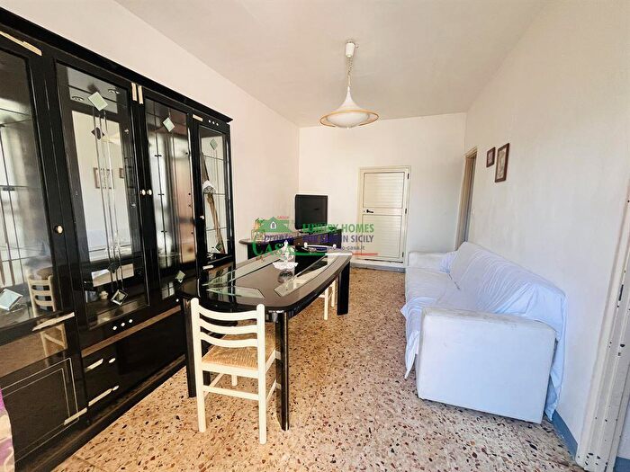 Casa con 6 locali in vendita in Via Monica Moretti, Vittoria