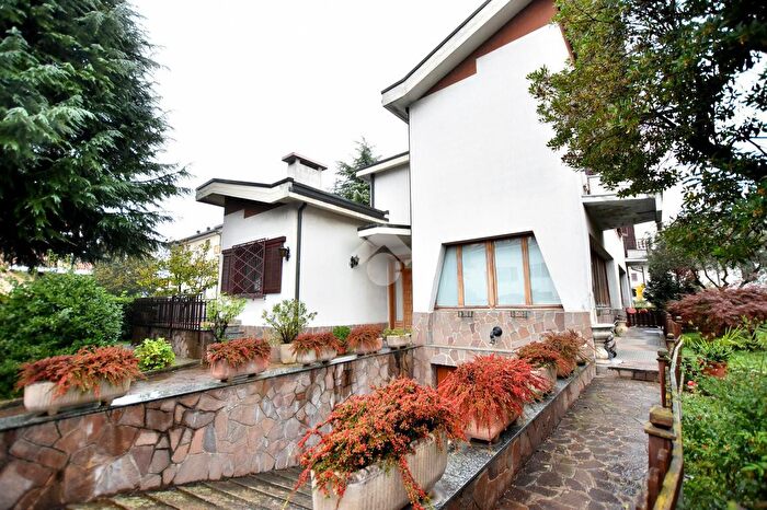 Casa con 5 locali in vendita in Via dei Chiusi, Vignate