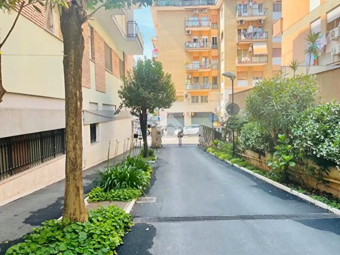 Appartamento bilocale in vendita in Via Pian Due Torri, Roma