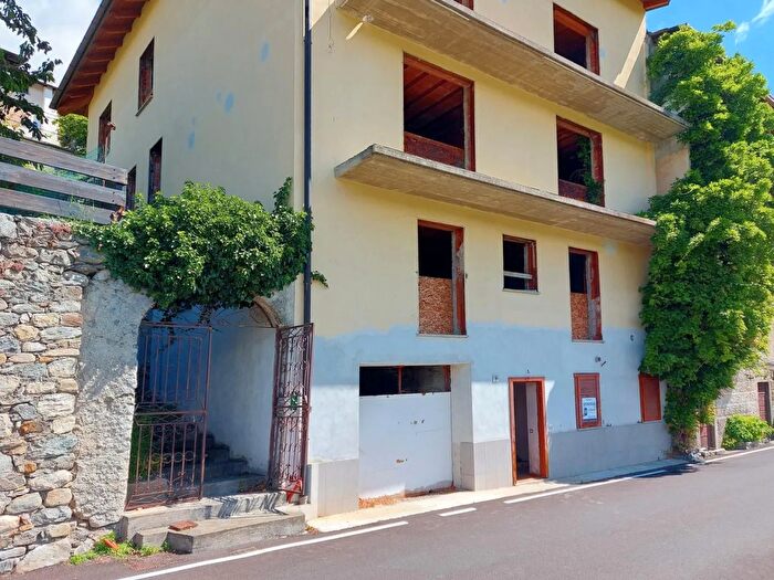 Appartamento con 12 locali in vendita in Via Piazzo N, Poggiridenti