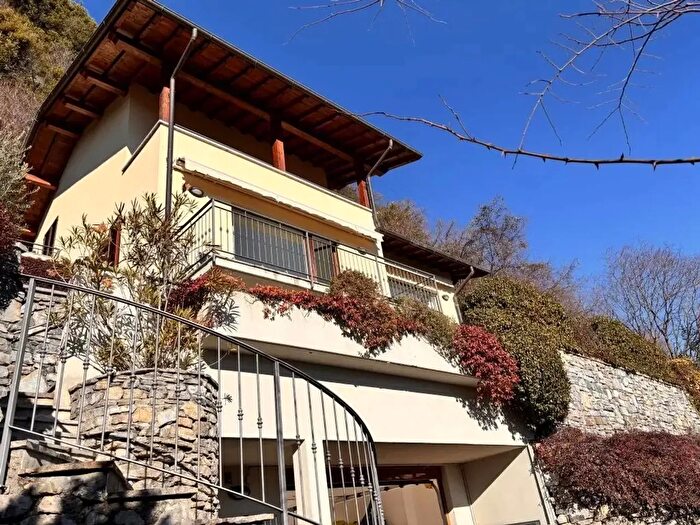 Casa con 5 locali in vendita in Via San Benedetto, Tremezzina