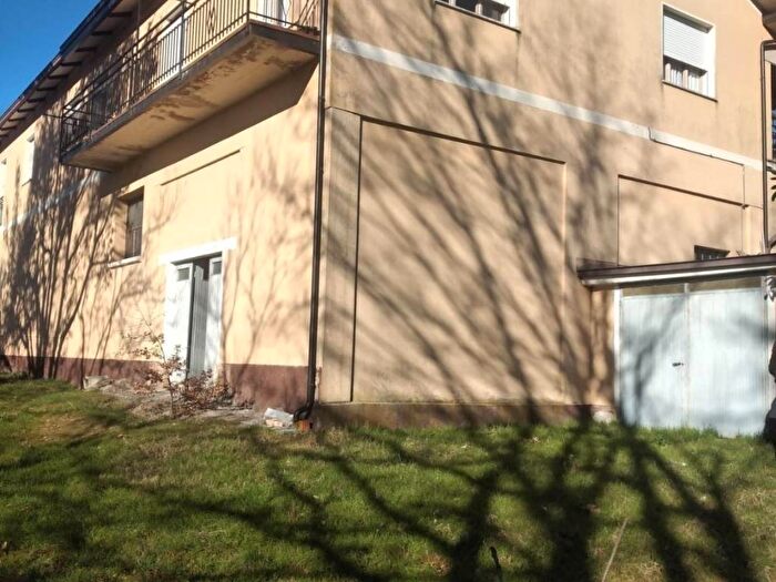 Casa con 6 locali in affitto in Canossa