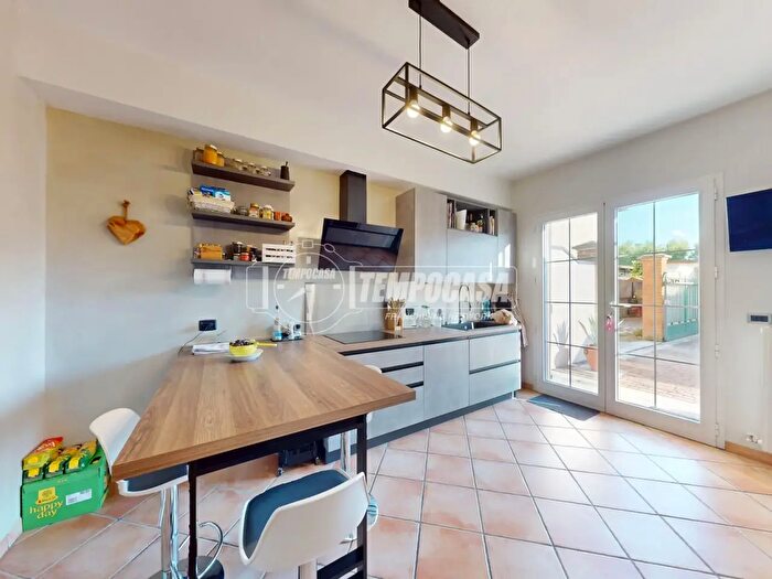 Casa con 5 locali in vendita in Novi Di Modena