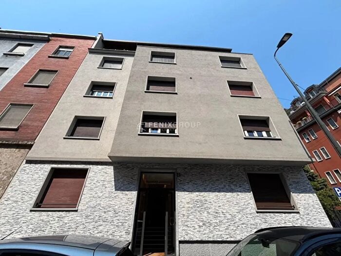 Appartamento trilocale in vendita in Via Poggibonsi, Milano
