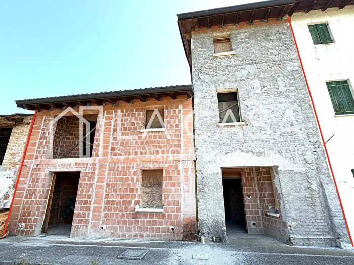 Casa quadrilocale in vendita in Via Saccon, Gaiarine