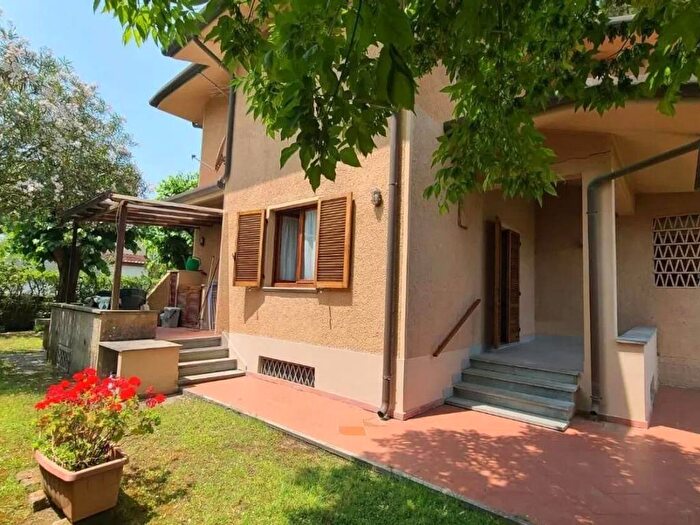 Casa con 6 locali in affitto in Via Dei Mille, Pietrasanta