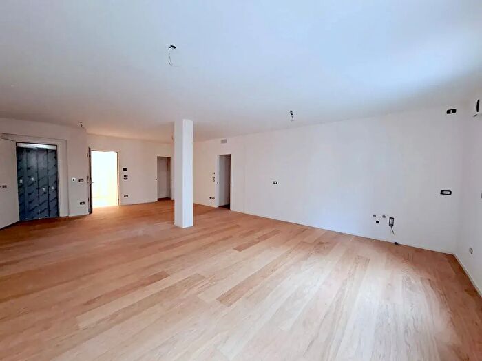 Appartamento quadrilocale in vendita in Via Campagnola, Padova