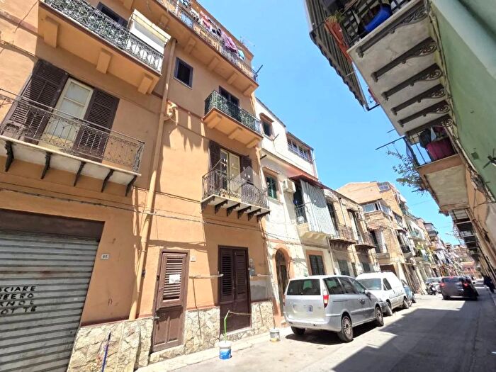 Appartamento trilocale in vendita in Via Vincenzo Littara, Palermo