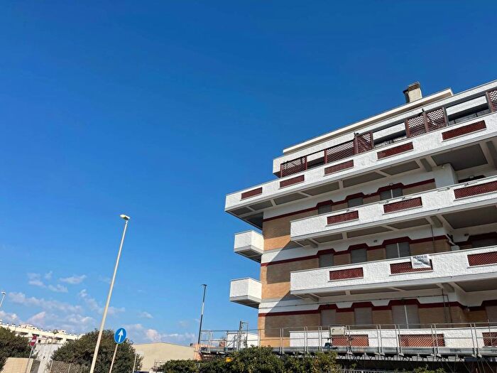 Appartamento trilocale in affitto in Via Carlo Avegno, Ostia Ponente, Roma