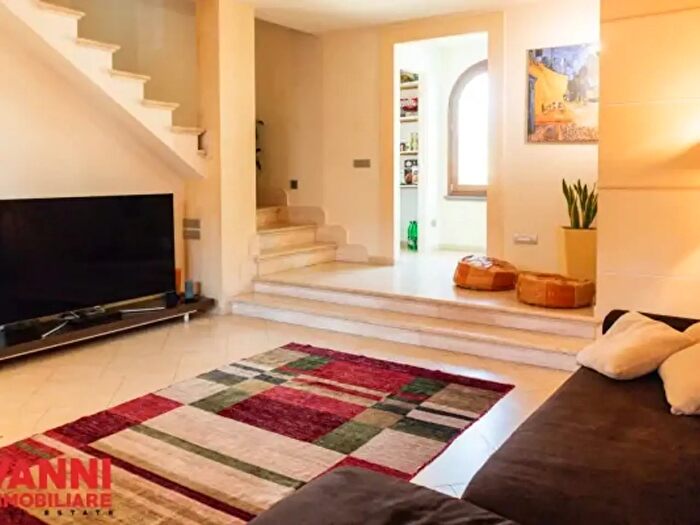 Appartamento con 5 locali in vendita in Via Montanara, Cecina