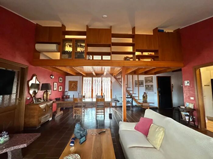 Appartamento con 5 locali in vendita in Via Eugenio Montale, Madone