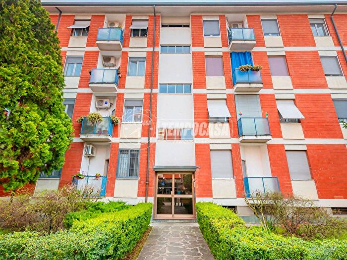 Appartamento trilocale in affitto in Via Zante, Quartiere Forlanini, Milano
