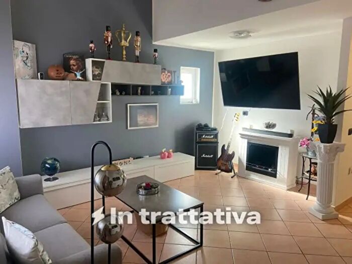Casa quadrilocale in vendita in Via Sortino, Roma
