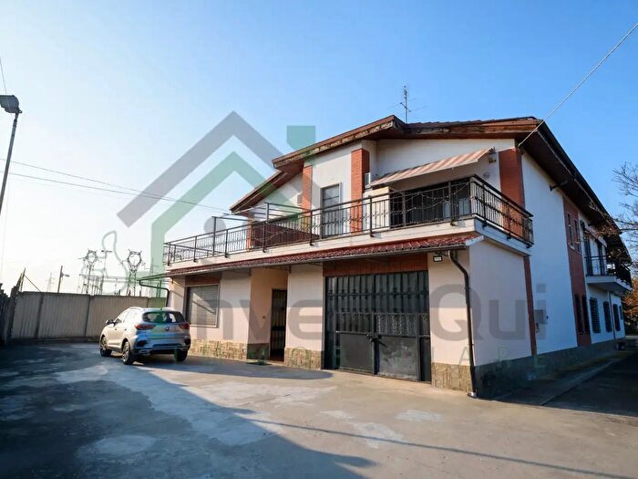 Casa con 10 locali in vendita in Cirie