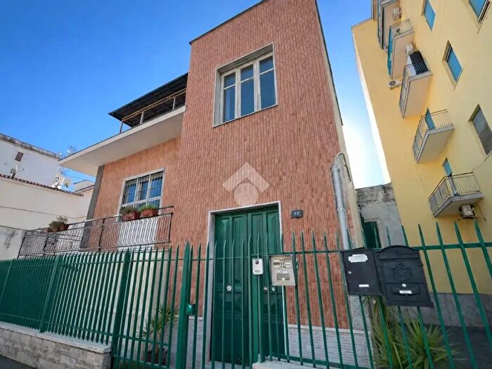 Appartamento bilocale in vendita in Via Martiri dAfrica, Torre Del Greco