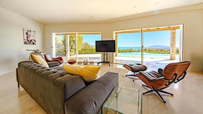 Casa con 5 locali in vendita in Via Cala Ginepro, San Teodoro