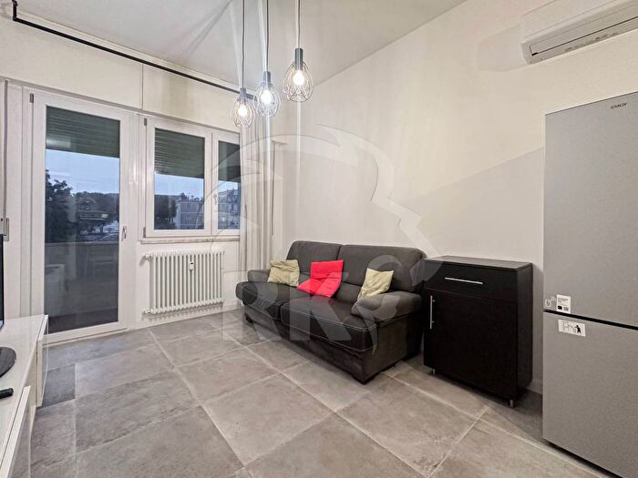 Appartamento con 6 locali in affitto in Via Vezza, San Donato, Bologna