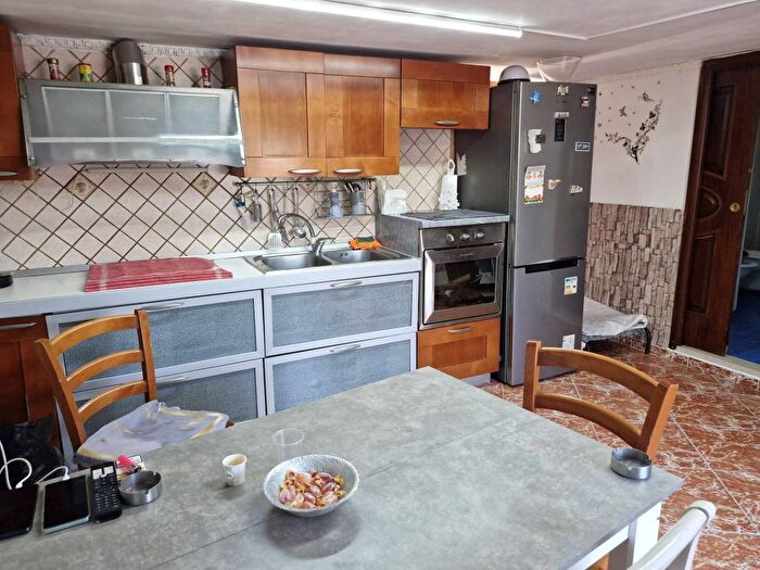 Appartamento monolocale in affitto in Via Cesare Rosaroll, Tribunali, Napoli