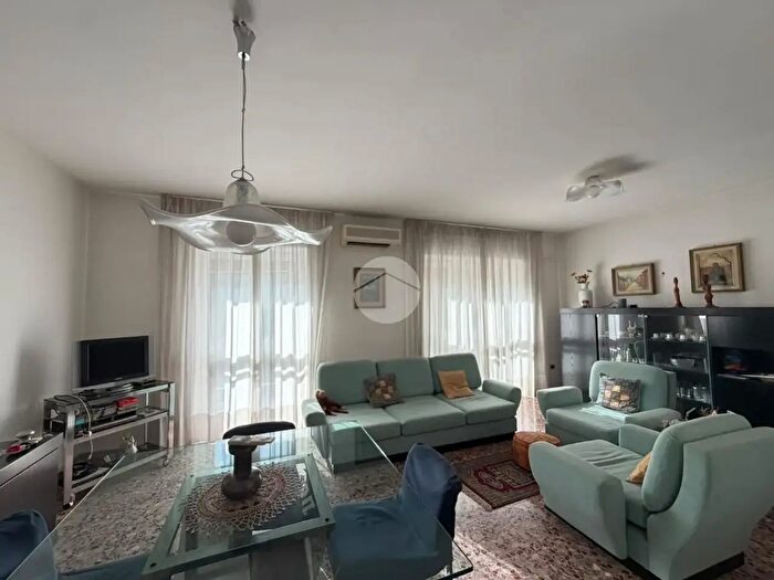 Appartamento quadrilocale in vendita in Via Mario Pomilio, Napoli