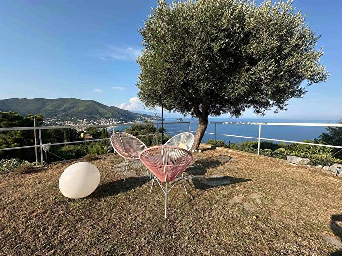 Appartamento trilocale in affitto in Noli Savona Sv, Noli