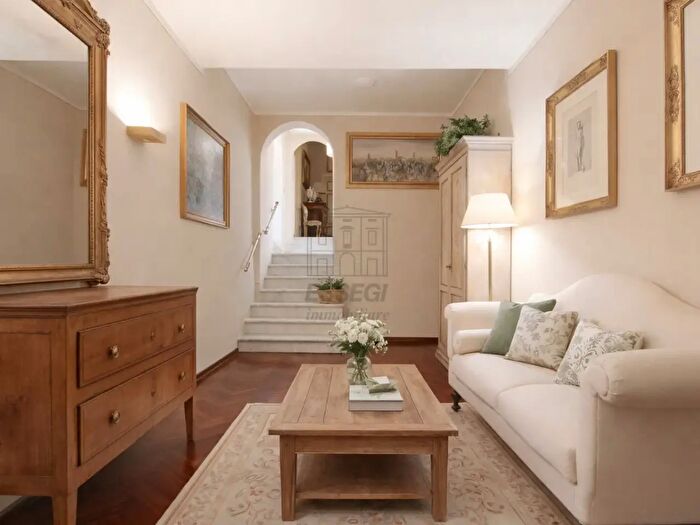 Appartamento con 9 locali in vendita in Piazza San Michele, Lucca