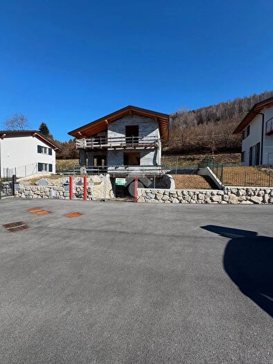 Casa quadrilocale in vendita in Via Pighini, Centro Valle Intelvi