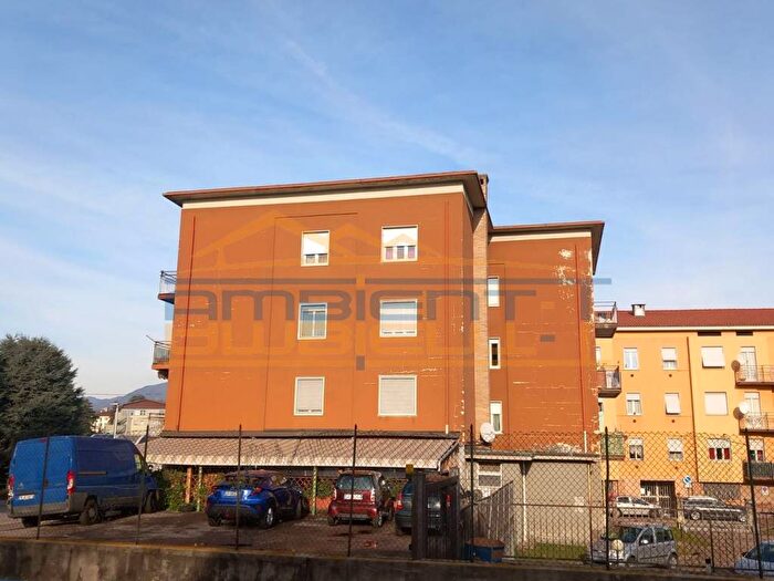 Appartamento trilocale in affitto in Via Cesare Battisti, Centro, Costa Masnaga