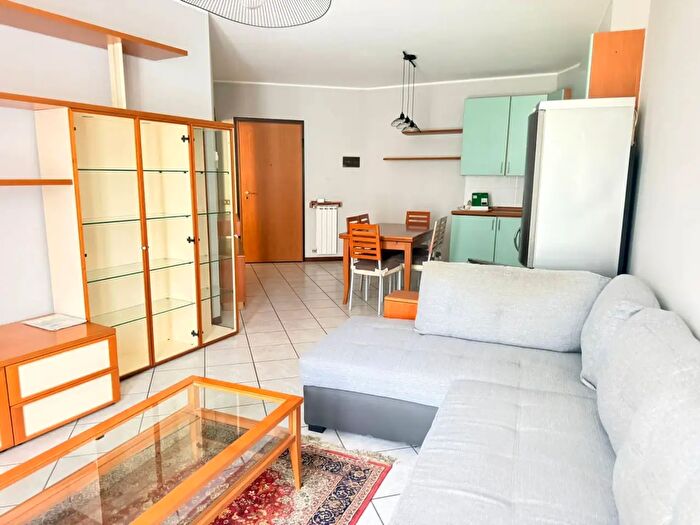 Appartamento bilocale in affitto in Via Roma, Villa D'Alme'