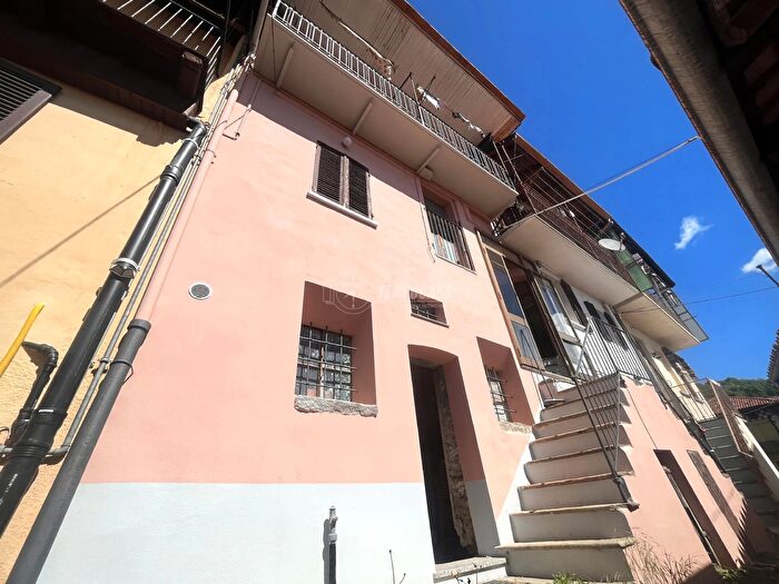 Casa con 6 locali in vendita in Frazione Piana, Valdilana