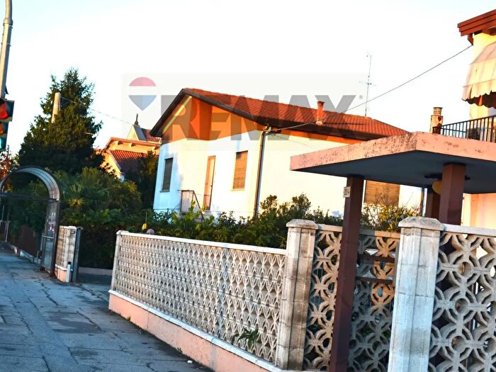 Casa con 6 locali in vendita in Cartura