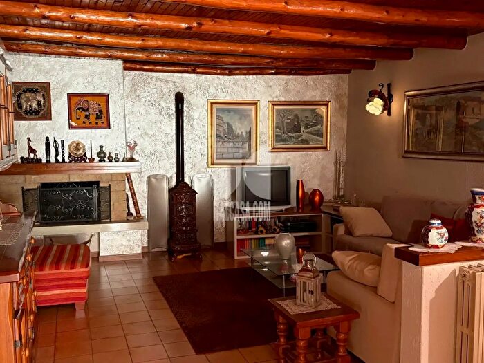 Appartamento quadrilocale in vendita in Via Villa, Gazzaniga