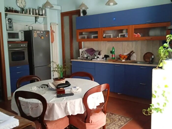 Appartamento trilocale in vendita in Via Simone Martini, Napoli