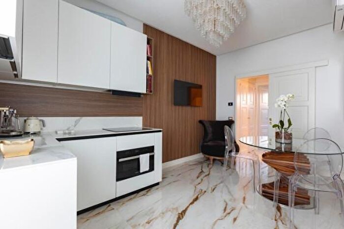 Appartamento trilocale in vendita in Via Francesco Carrara, Forte Dei Marmi