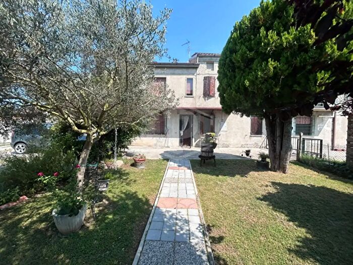 Casa quadrilocale in vendita in Via Idris Faccini, Copparo