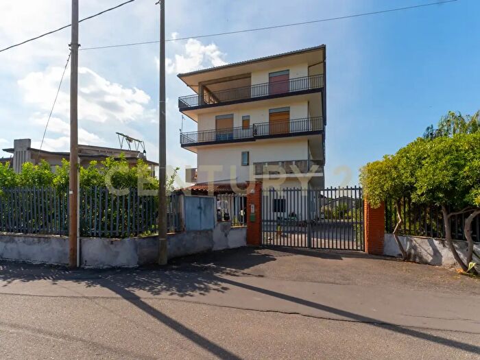 Appartamento trilocale in vendita in Via Danubio, Catania
