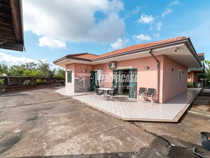 Appartamento con 6 locali in vendita in Via Santa Spera, Mascalucia