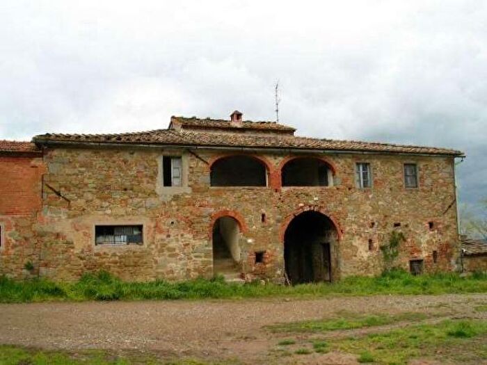 Casa con 6 locali in vendita in Lucignano