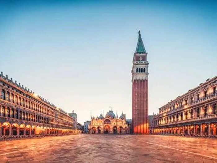 Appartamento con 11 locali in vendita in Rialto, Venezia