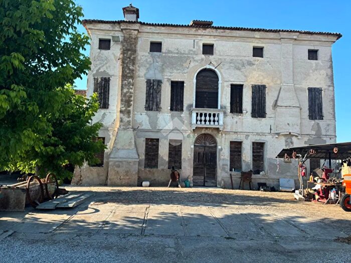 Casa con 7 locali in vendita in Via Madonna del Popolo, Piove Di Sacco