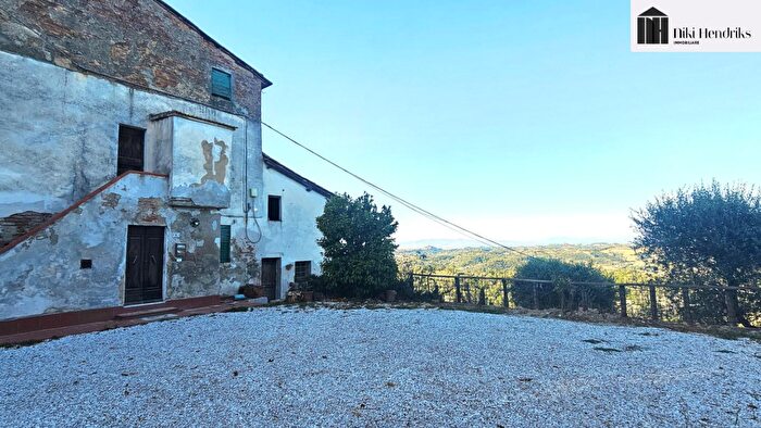 Casa con 6 locali in vendita in San Miniato