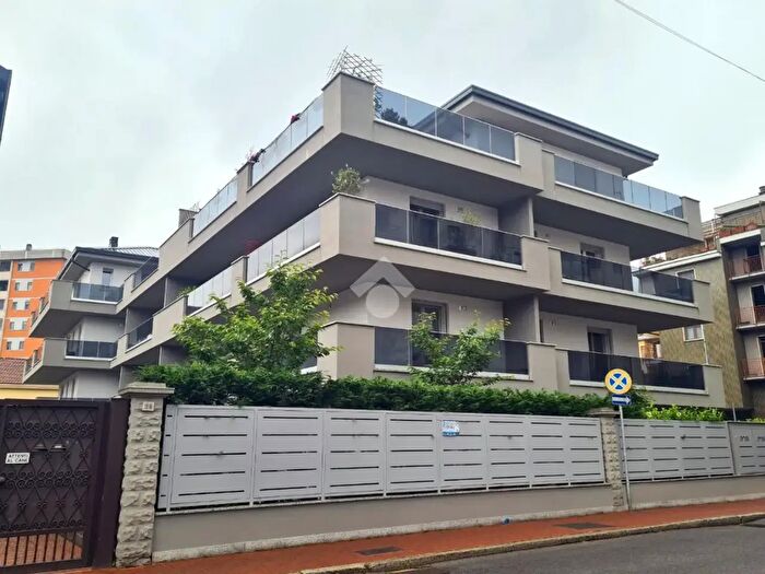 Appartamento trilocale in vendita in Via della Costituzione, San Giuliano Milanese