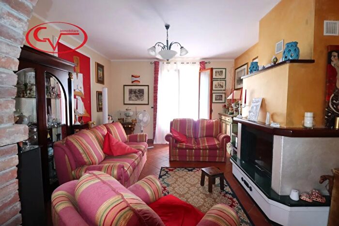 Casa con 6 locali in vendita in Via Penna, Terranuova Bracciolini