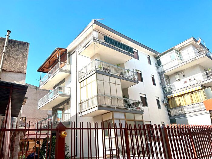 Appartamento con 5 locali in vendita in Via Ferdinando Firmaturi, Palermo