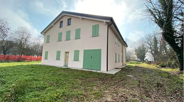 Casa con 13 locali in vendita in Via di Sotto Cavezzo Mo Cavezzo Villa Motta, Cavezzo