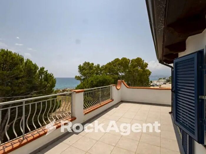 Casa con 6 locali in vendita in Contrada Botterio, Montauro