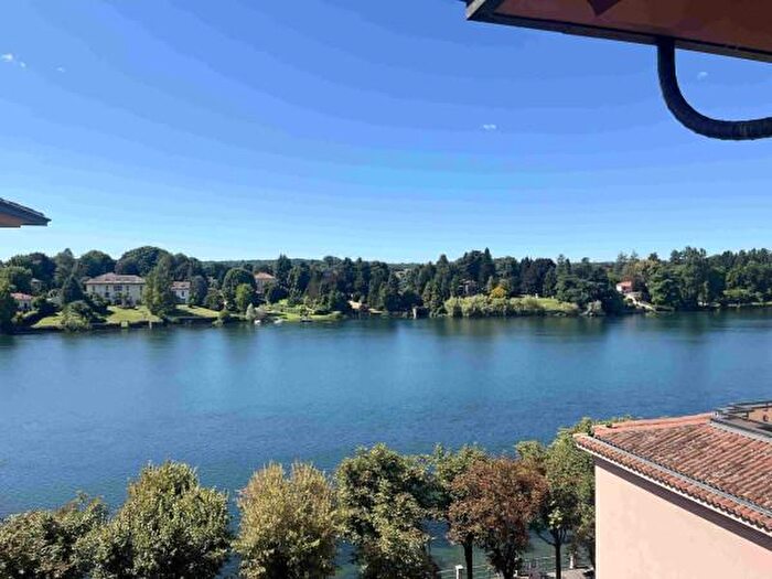 Appartamento quadrilocale in vendita in Via Roma, Sesto Calende