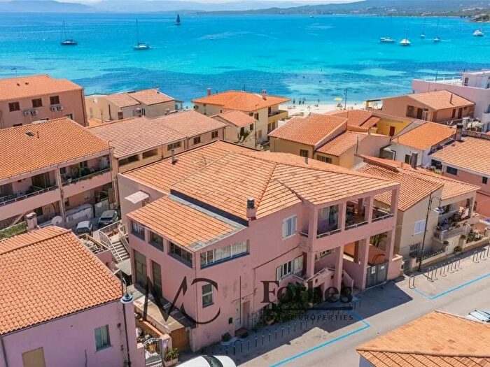 Appartamento con 13 locali in vendita in Golfo Aranci