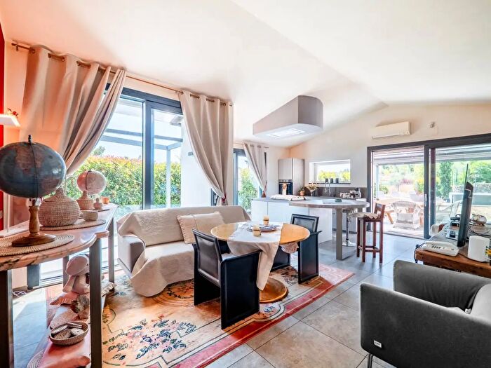 Casa con 6 locali in vendita in Via Labbe, Imperia