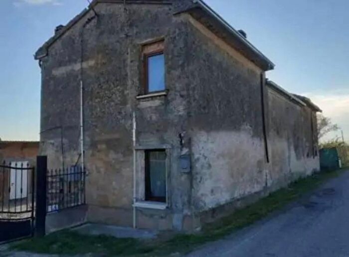 Casa con 6 locali in vendita in Strada Argine Zara, San Benedetto Po