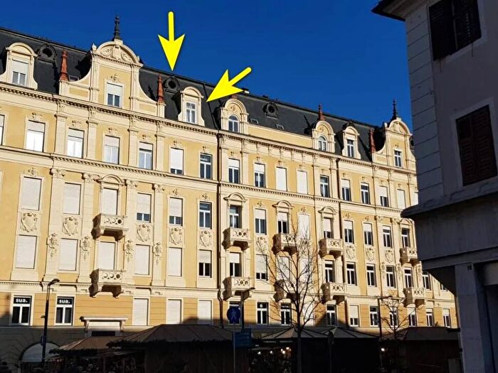 Appartamento trilocale in affitto in Piazza Della Rena, Centro, Merano